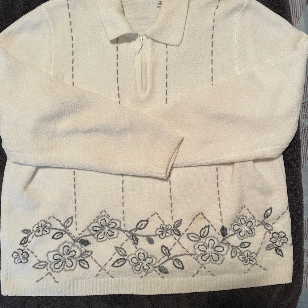 Sweater - decorative design - great for the holidays